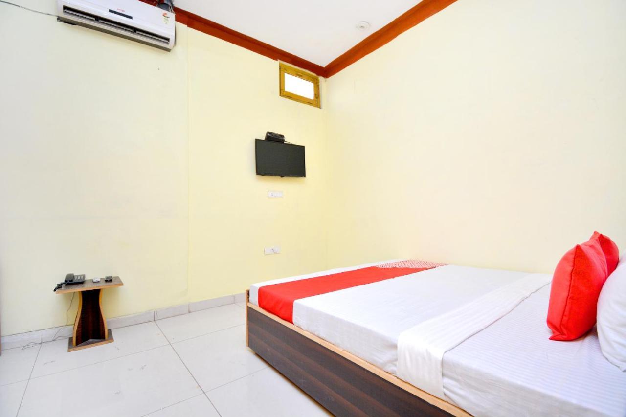 Oyo 40306 White House Hotel Jalandhar Exterior foto