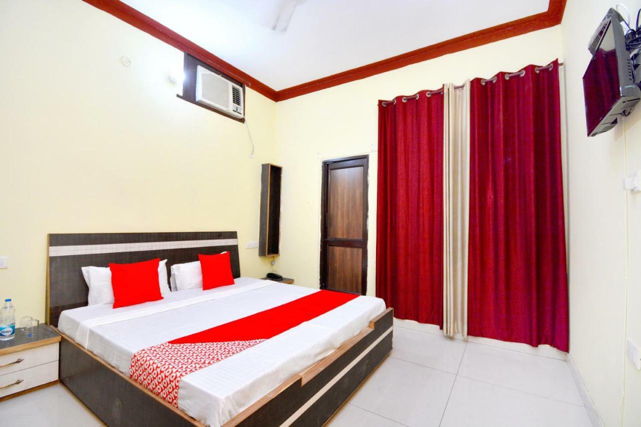 Oyo 40306 White House Hotel Jalandhar Exterior foto