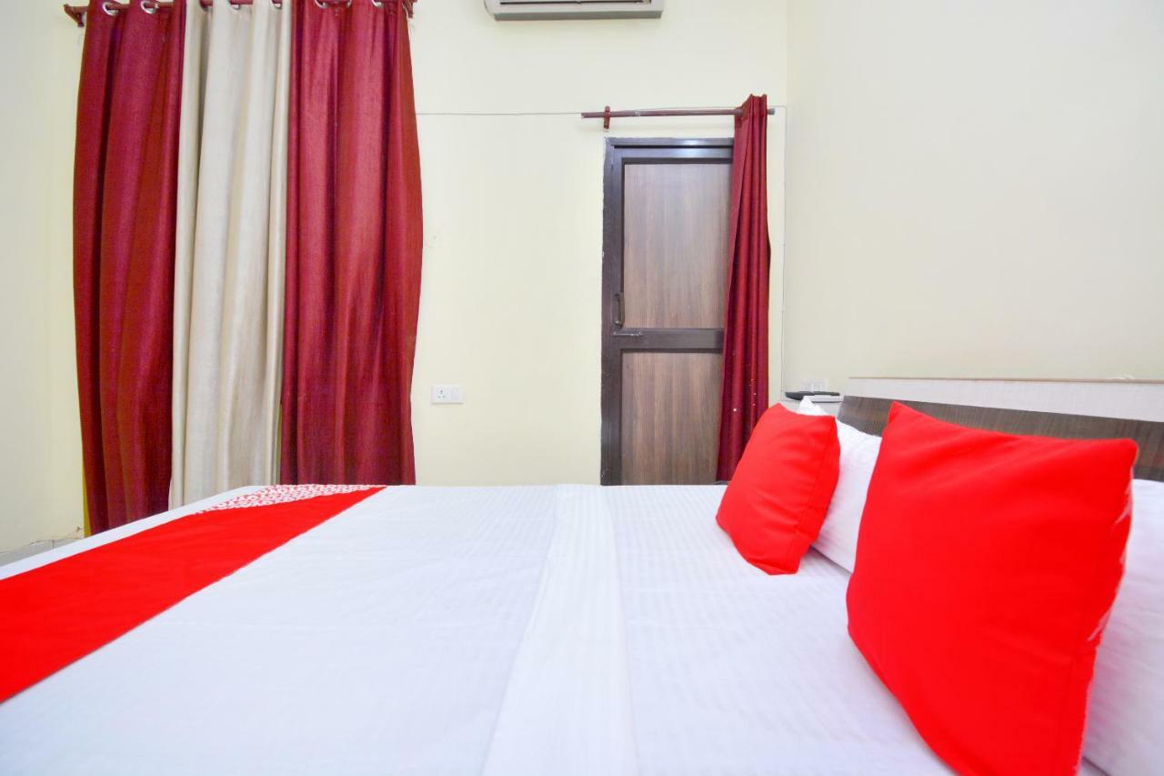 Oyo 40306 White House Hotel Jalandhar Exterior foto